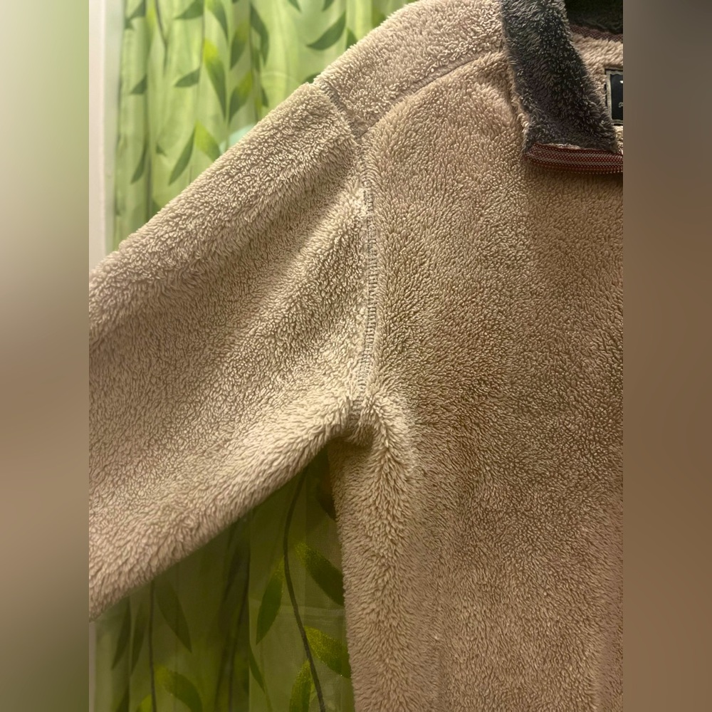 Fuzzy Over Sized Pullover - Picture 5 of 5